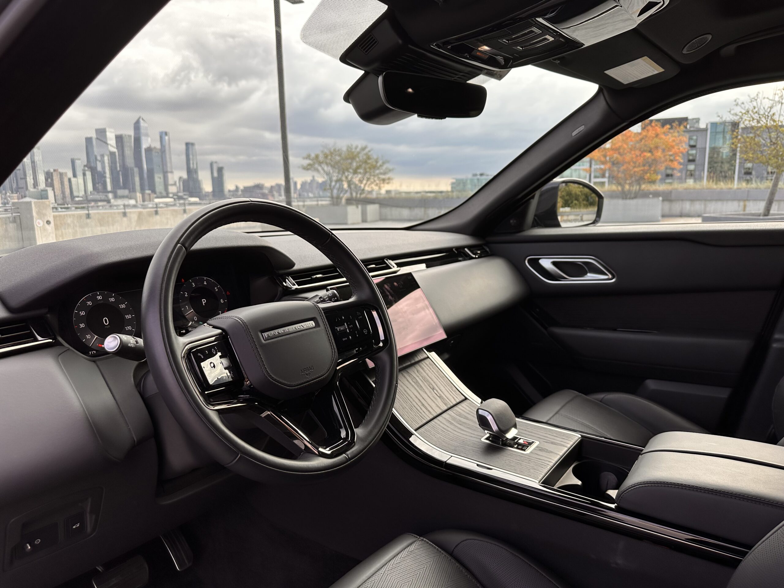 Land Rover Range Rover Velar 2024 - Image 6