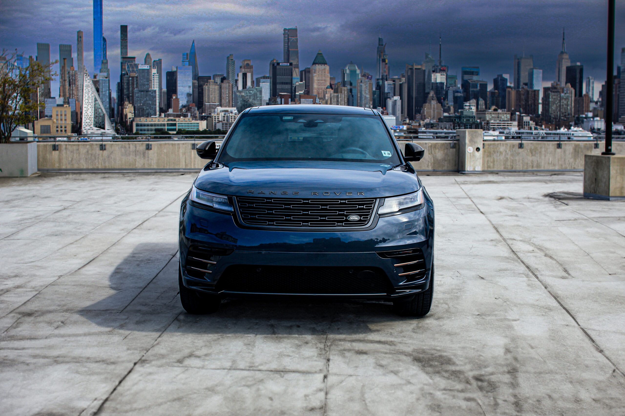 Land Rover Range Rover Velar 2024 - Image 2